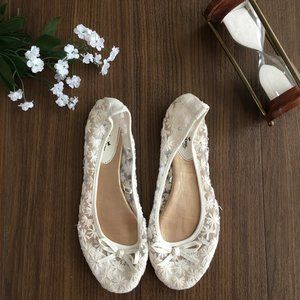 Self Esteem Size 8 White Lace Flats